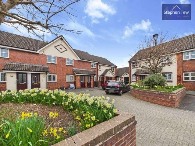 2 bed flat for sale