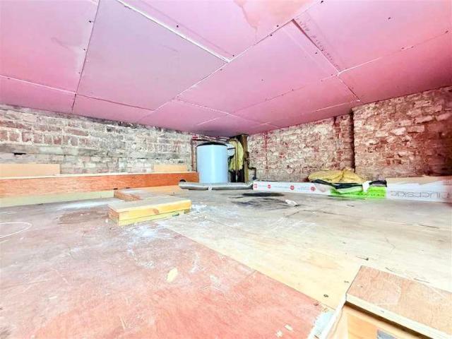 2 bed flat for sale