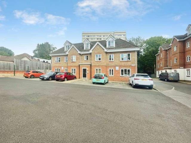 2 bed flat for sale