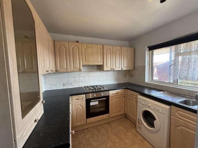 2 bed flat for sale