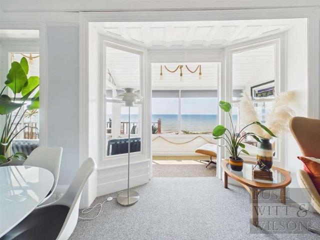 2 bed flat for sale