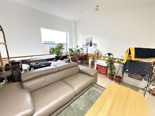 2 bed flat for sale