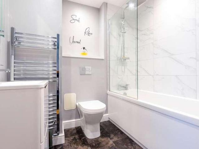 2 bed flat for sale