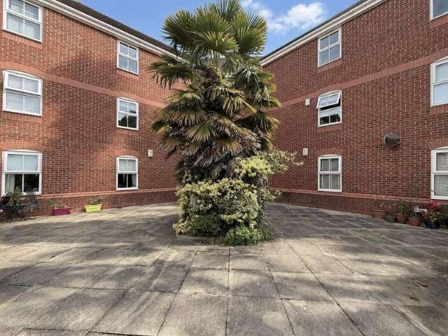 2 bed flat for sale