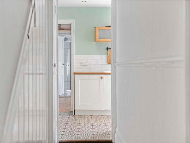 2 bed flat for sale