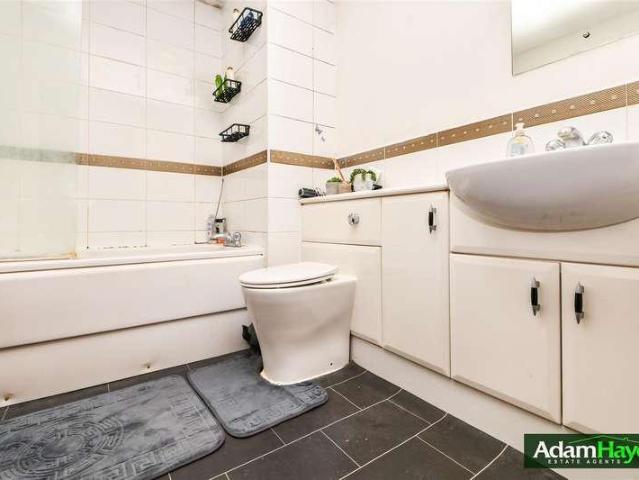 2 bed flat for sale