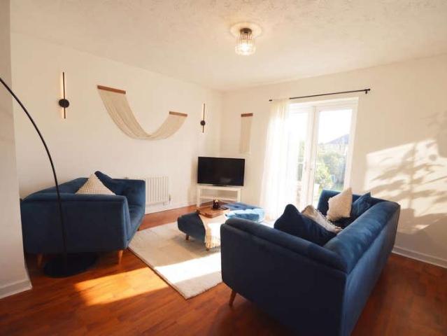 2 bed flat for sale