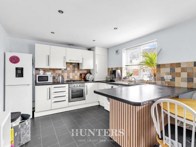 2 bed flat for sale
