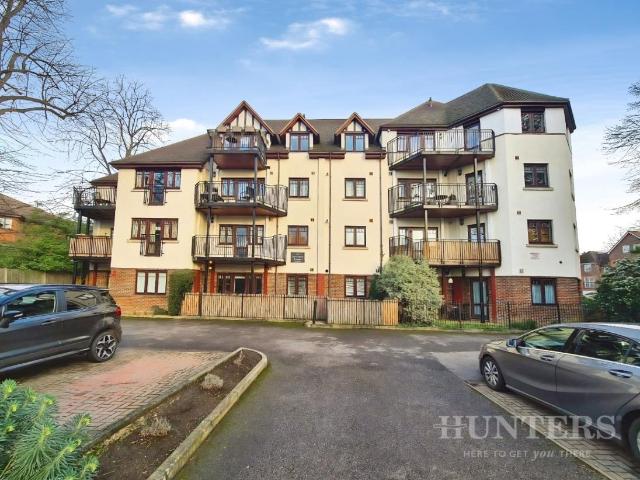 2 bed flat for sale