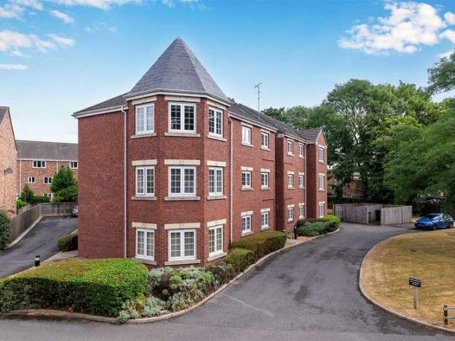 2 bed flat for sale