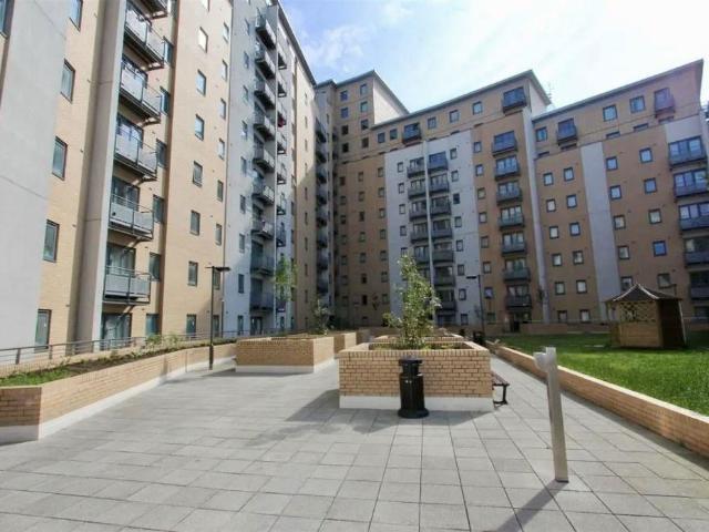 2 bed flat for sale