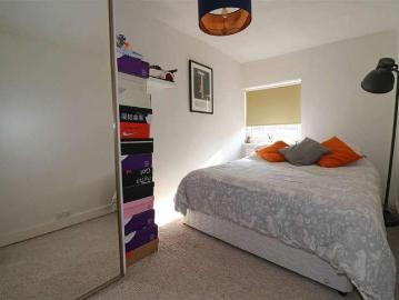 2 bed flat for sale