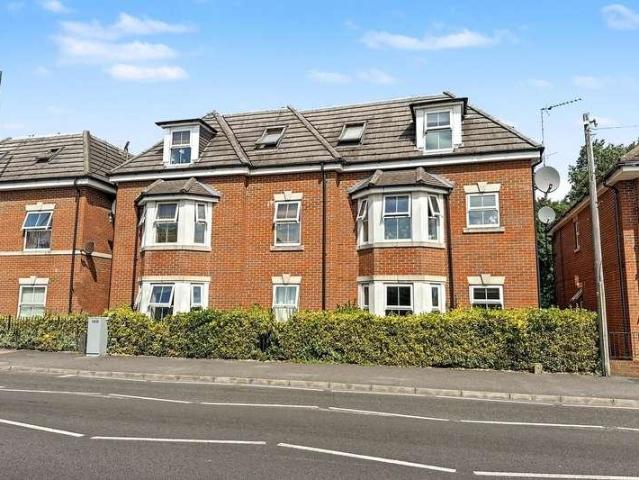 2 bed flat for sale