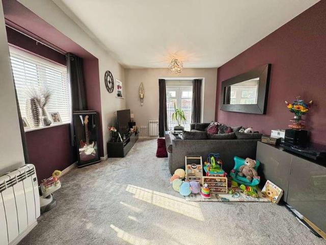 2 bed flat for sale