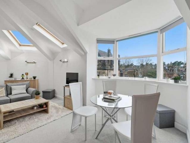 2 bed flat for sale