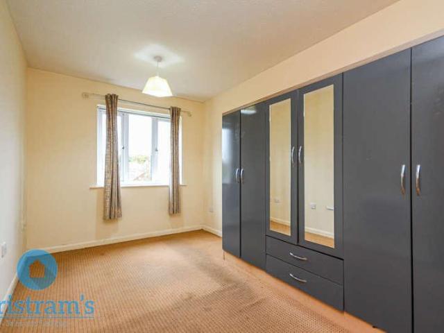 2 bed flat for sale
