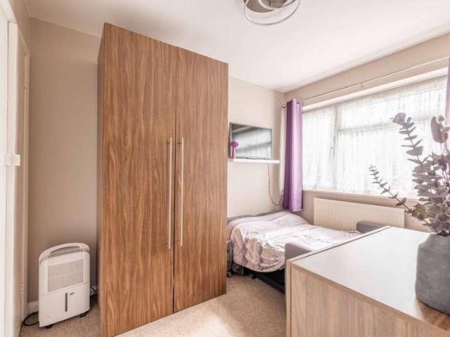 2 bed flat for sale