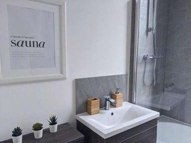 2 bed flat for sale