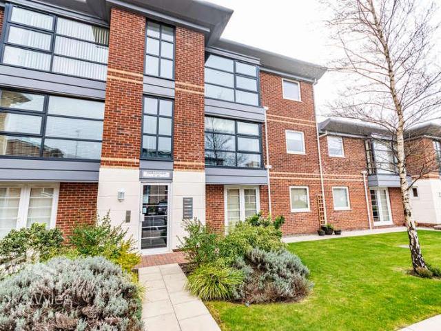 2 bed flat for sale
