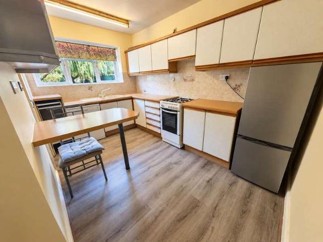 2 bed flat for sale