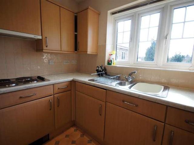 2 bed flat for sale