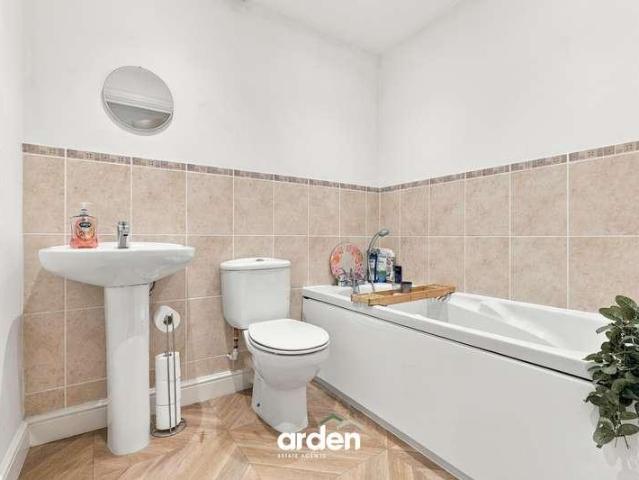 2 bed flat for sale
