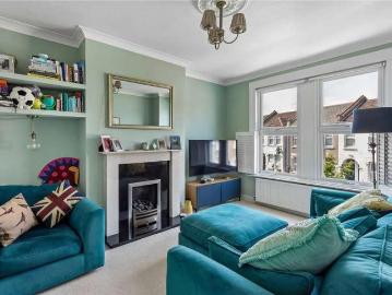 2 bed flat for sale