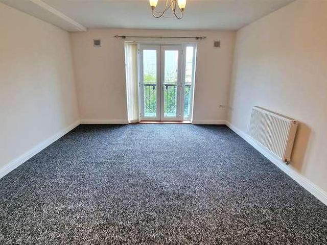 2 bed flat for sale