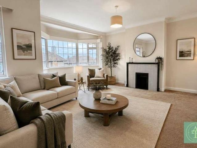 2 bed flat for sale