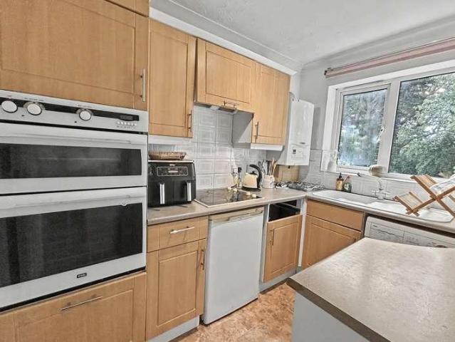 2 bed flat for sale