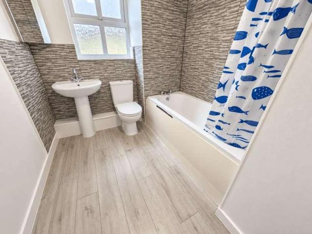 2 bed flat for sale