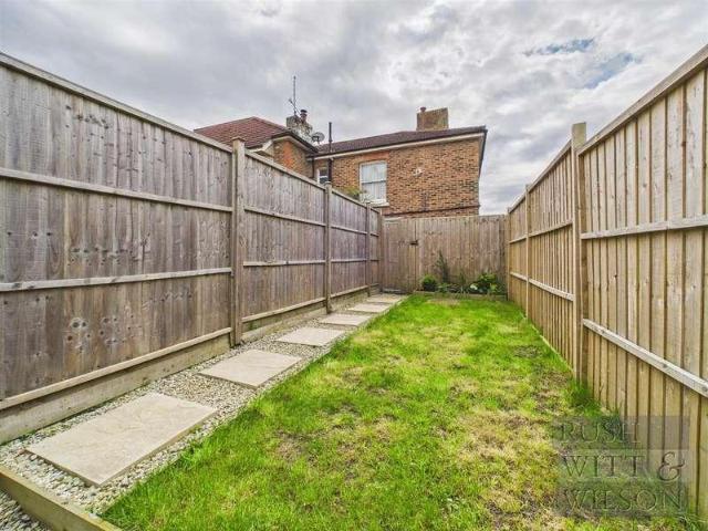 2 bed flat for sale