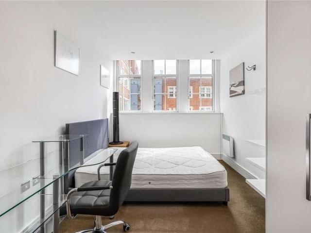 2 bed flat for sale