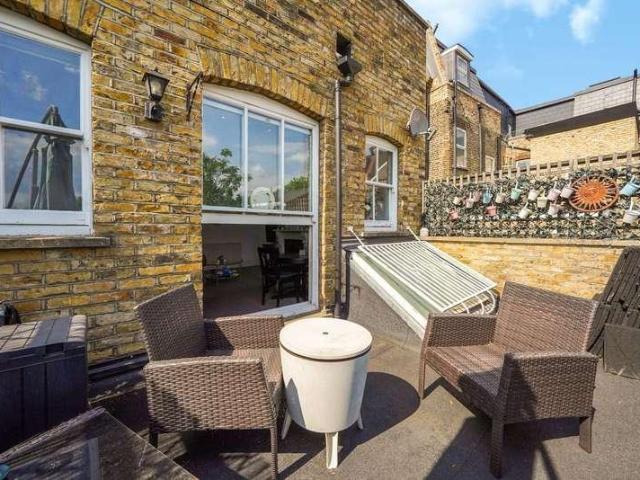 2 bed flat for sale