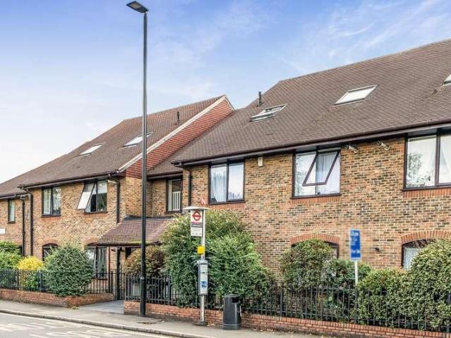 2 bed flat for sale