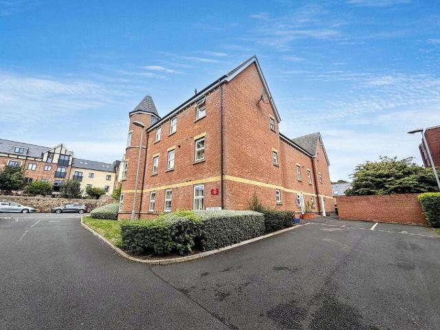 2 bed flat for sale