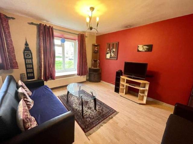 2 bed flat for sale
