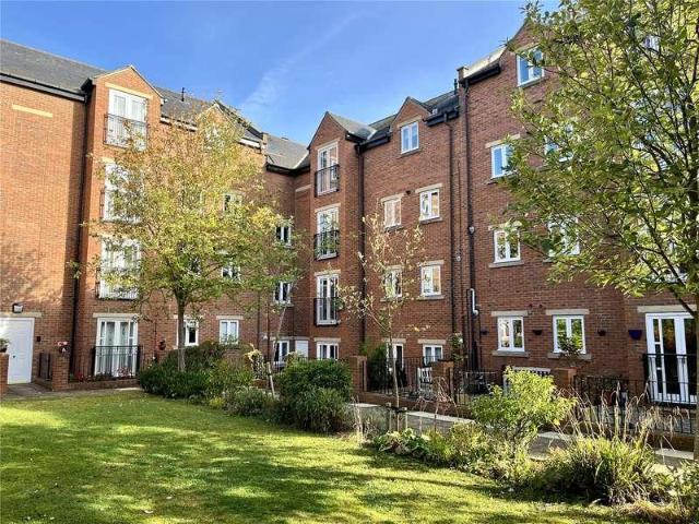 2 bed flat for sale