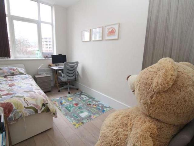 2 bed flat for sale
