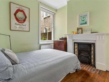 2 bed flat for sale