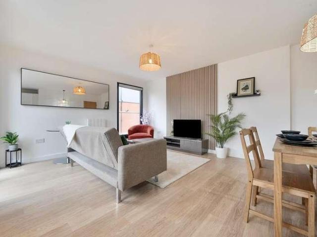 2 bed flat for sale