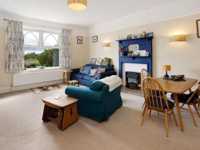 2 bed flat for sale