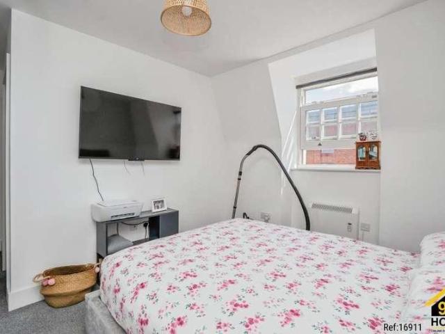 2 bed flat for sale