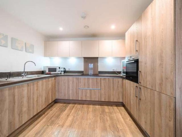 2 bed flat for sale