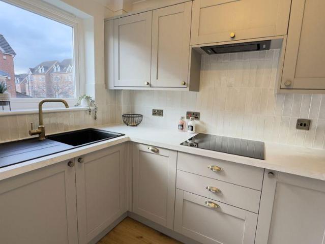 2 bed flat for sale