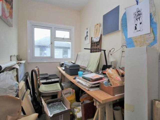 2 bed flat for sale