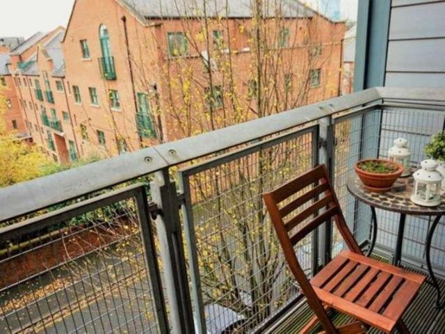 2 bed flat for sale