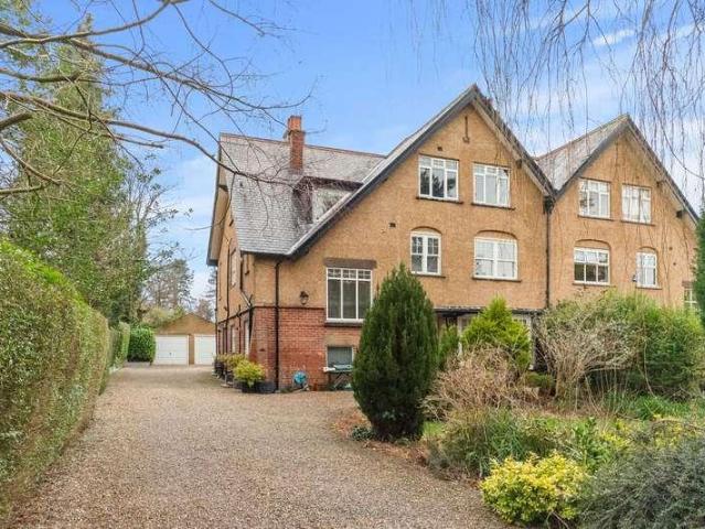 2 bed flat for sale