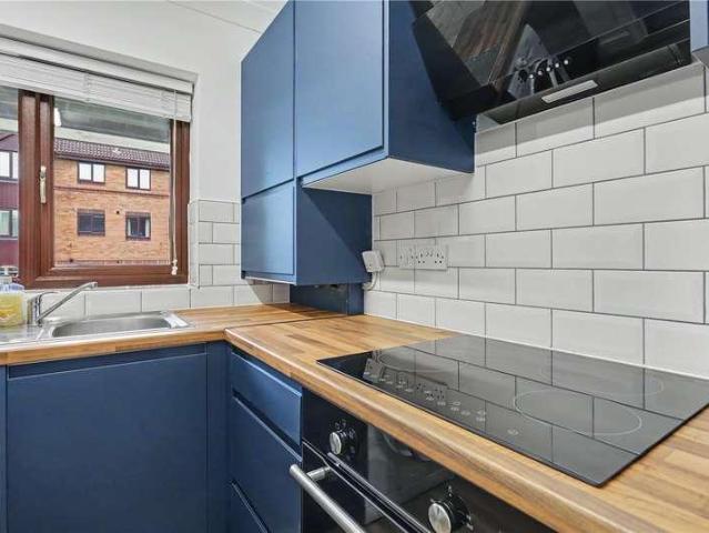 2 bed flat for sale