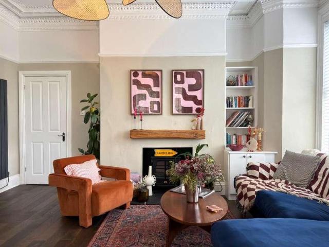 2 bed flat for sale